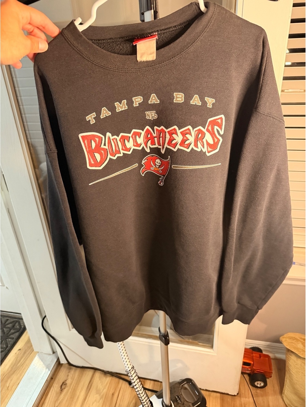 Vintage XL NFL Tampa Bay Buccaneers Gray Crewneck Sweatshirt